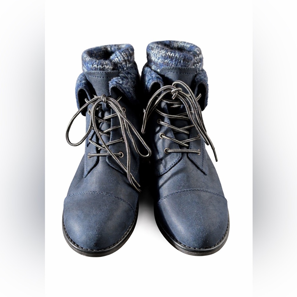 Cliffs by White Mountain Navy Lace-Up Ankle Boots